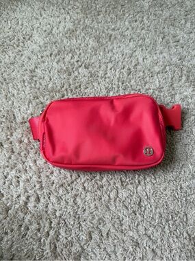 lululemon Everywhere Belt Bag - Glazed Pink
